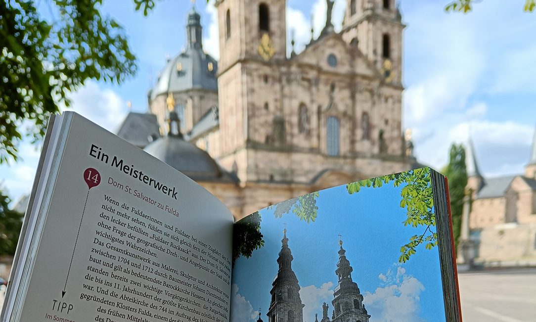 Der Fuldaer Dom und dazu die entsprechende Seite zum Dom aus dem Glücksorte-Buch